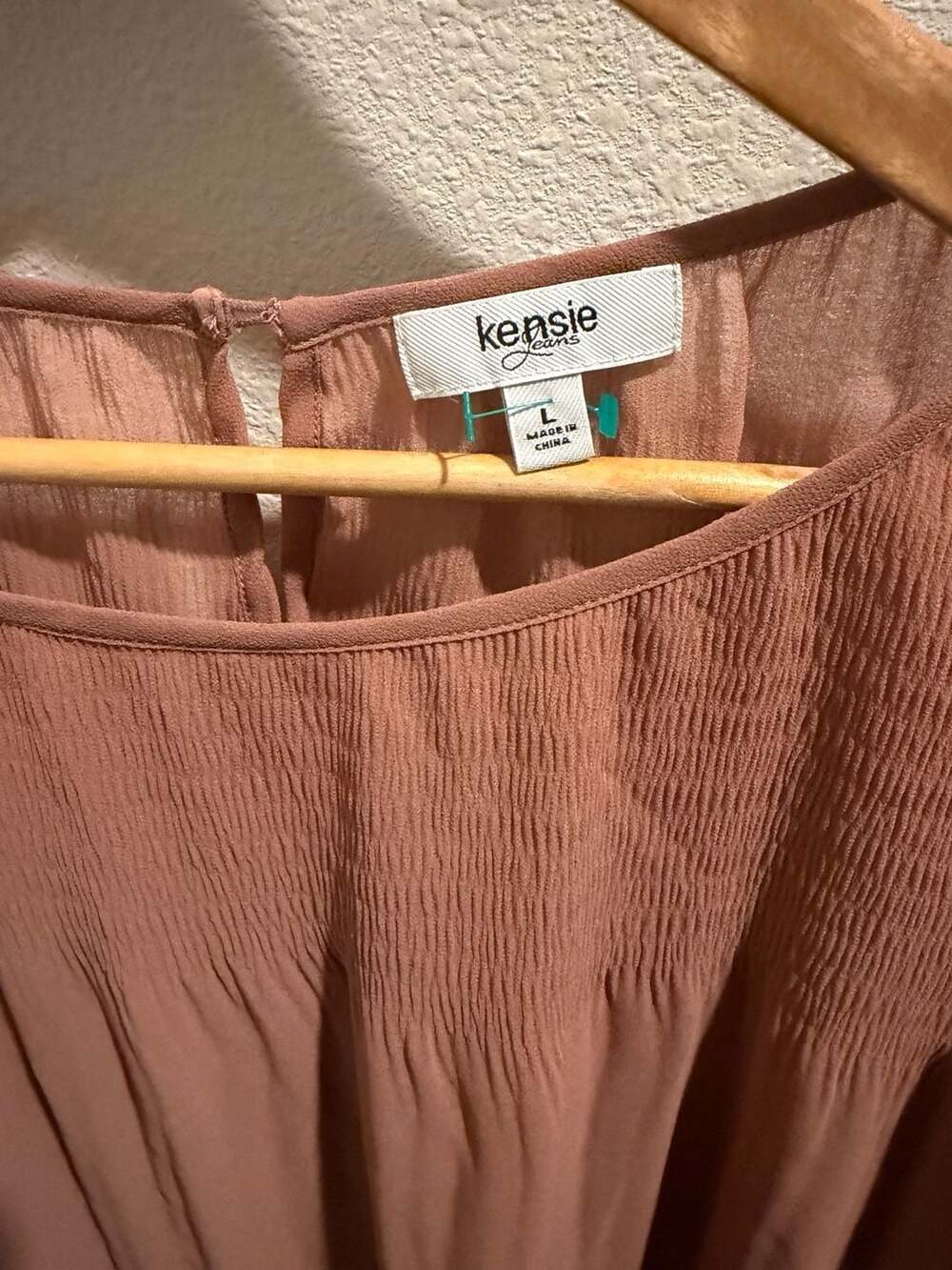 Kensie Jeans Smocked Long Sleeve Blouse Dusty Rose Size L - Picture 3 of 4